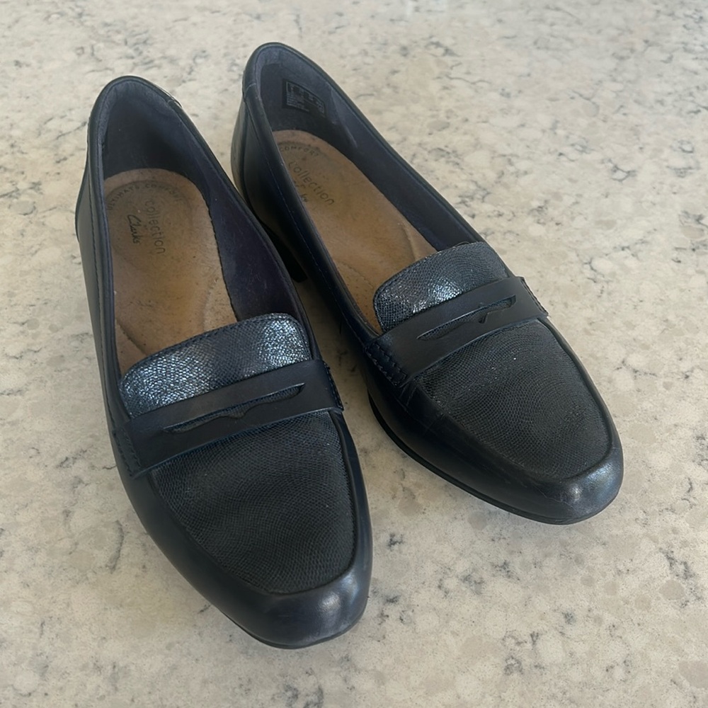 Clark’s classic navy loafers 7.5